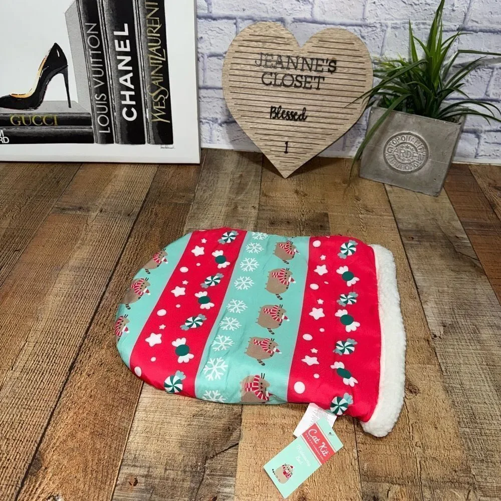 Pusheen 2023 Winter Cat Kit Hideaway Bed Brand‎ New